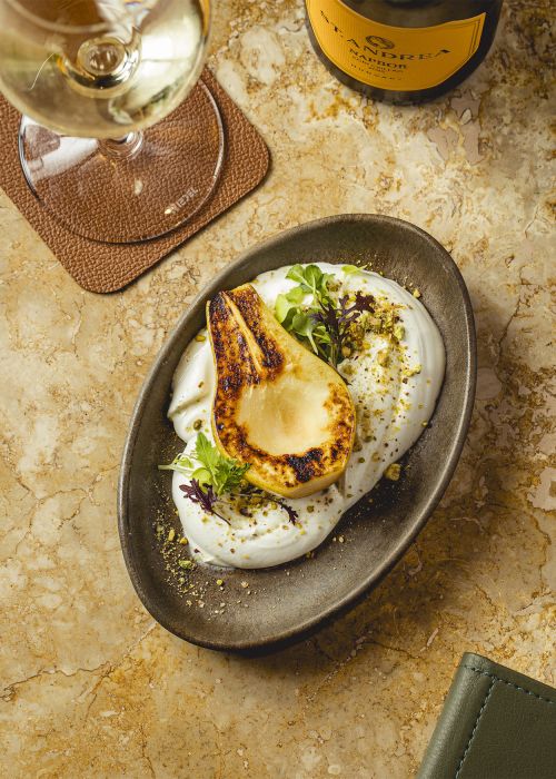 Goat cheese cream with roasted pear, toasted pistachios and toast